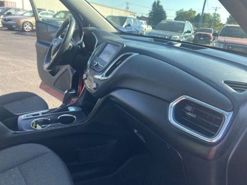 Used 2018 Chevrolet Equinox LT image 38