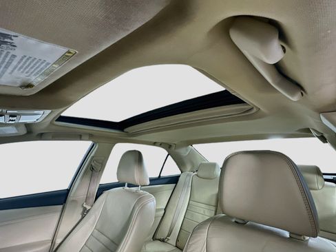 Used 2017 Toyota Camry XLE w/ Moonroof Package FWD image 27