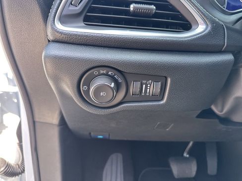 New 2025 Chrysler Pacifica Limited w/ Uconnect Theater Family Group image 63