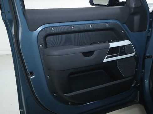 Used 2020 Land Rover Defender 110 SE image 17