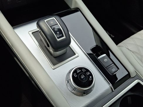 Used 2023 Mitsubishi Outlander SEL FWD image 18