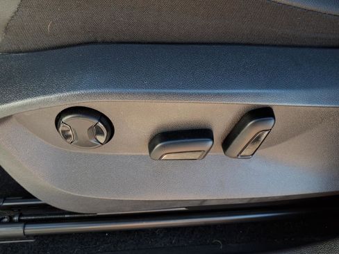 Certified 2023 Volkswagen Tiguan SE R-Line image 21