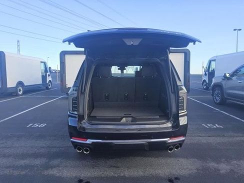 Used 2025 Chevrolet Tahoe Premier AWD/4WD image 4