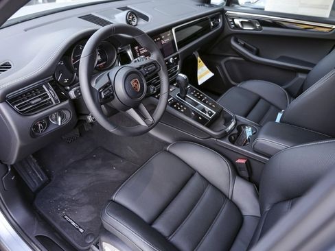 Certified 2026 Porsche Macan Turbo AWD/4WD image 4