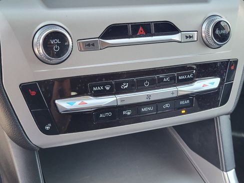 Certified 2022 Ford Explorer XLT w/ Equipment Group 202A image 22