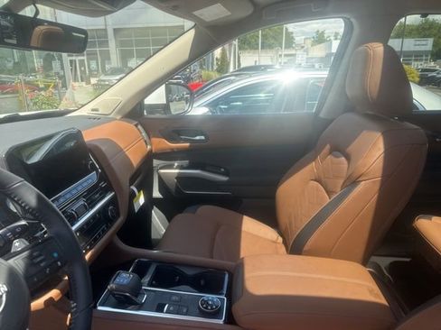 Used 2025 Nissan Pathfinder Platinum w/ Cargo Package AWD/4WD image 6