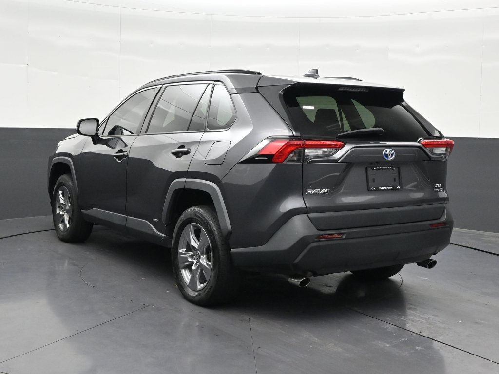 Used 2022 Toyota RAV4 XLE AWD/4WD image 3