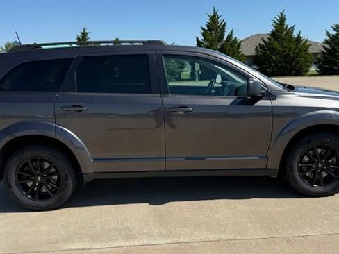 Used 2020 Dodge Journey SE w/ SE Popular Equipment Group FWD image 8