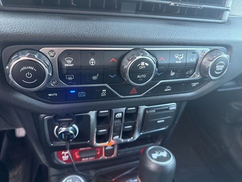 Used 2024 Jeep Wrangler Unlimited AWD/4WD image 16