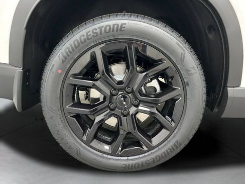 Used 2025 Honda Pilot Touring image 10