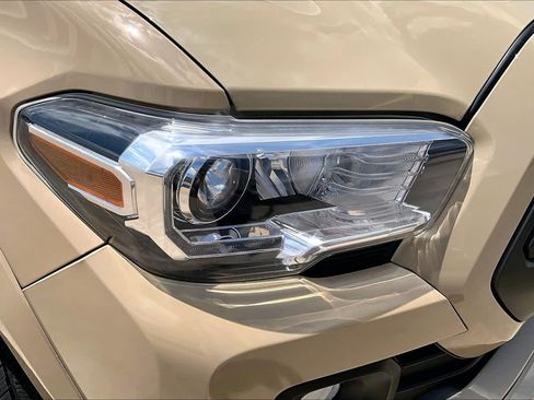 Used 2020 Toyota Tacoma TRD Sport w/ Technology Package AWD/4WD image 26