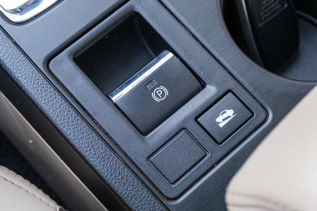 Used 2017 Subaru Legacy 2.5i Limited AWD/4WD image 19