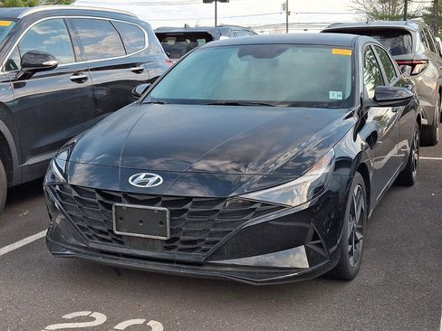 Used 2023 Hyundai Elantra SEL w/ Convenience Package image 5