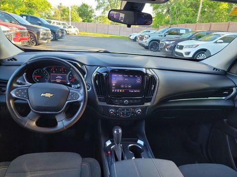 Used 2020 Chevrolet Traverse LT FWD image 13