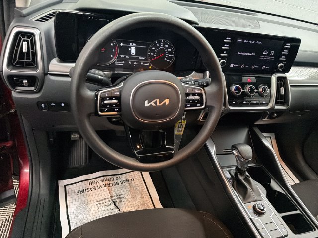 Certified 2023 Kia Sorento LX AWD/4WD image 15