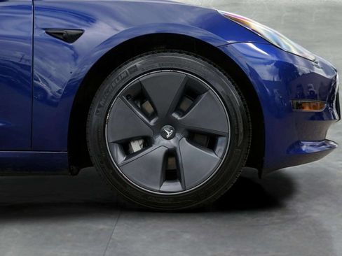 Used 2023 Tesla Model 3 Standard Range RWD image 9