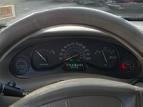 Used 2003 Buick Century Custom image 25