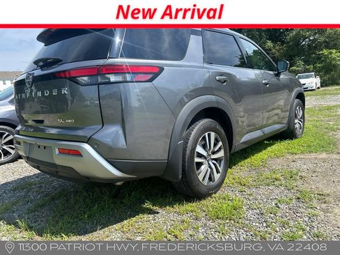 Used 2023 Nissan Pathfinder SL AWD/4WD image 3