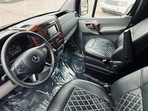 Used 2014 Mercedes-Benz Sprinter 2500 image 19