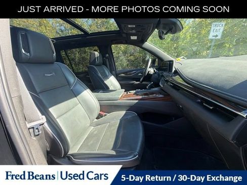 Used 2023 Cadillac Escalade ESV Premium Luxury AWD/4WD image 17
