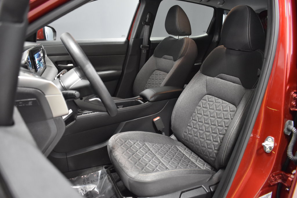 Certified 2025 Nissan Kicks SV FWD image 5