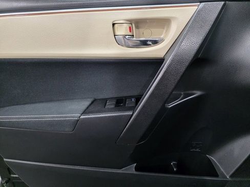 Used 2015 Toyota Corolla LE image 10