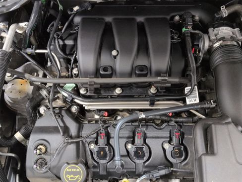 Used 2016 Ford Taurus Limited w/ Equipment Group 301A image 15