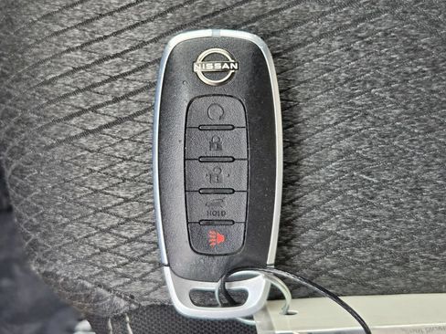 Used 2025 Nissan Rogue SV FWD image 31
