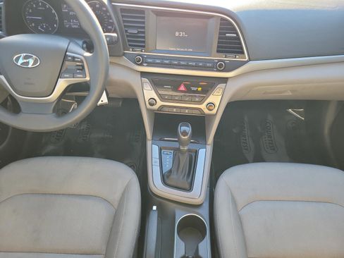 Used 2017 Hyundai Elantra SE image 11