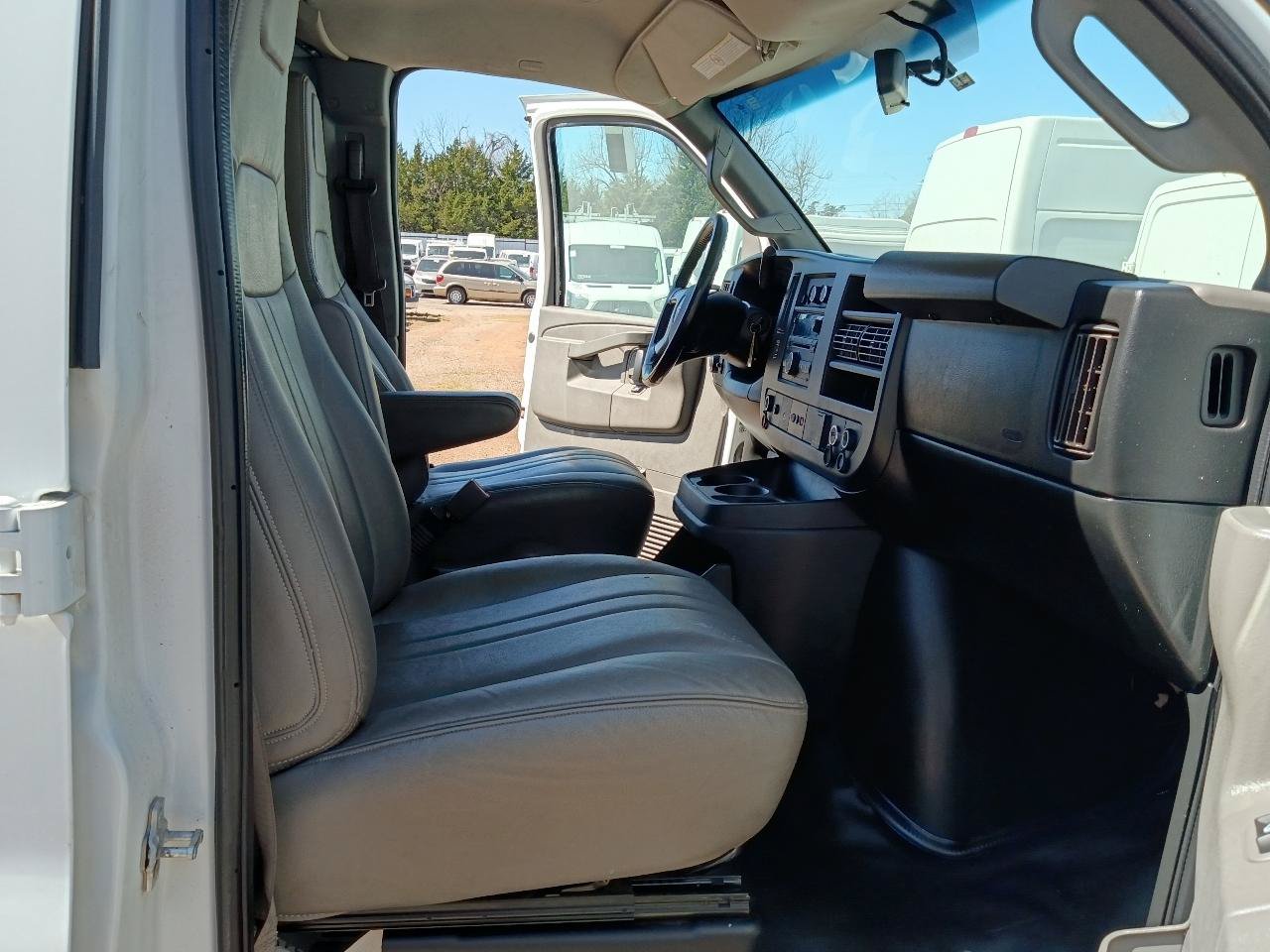 Used 2018 GMC Savana 2500 w/ Driver Convenience Package RWD image 16