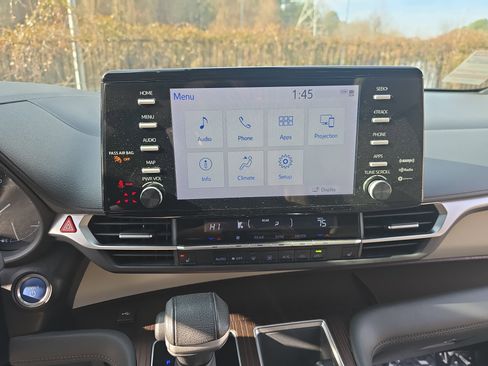 Used 2021 Toyota Sienna XLE image 23