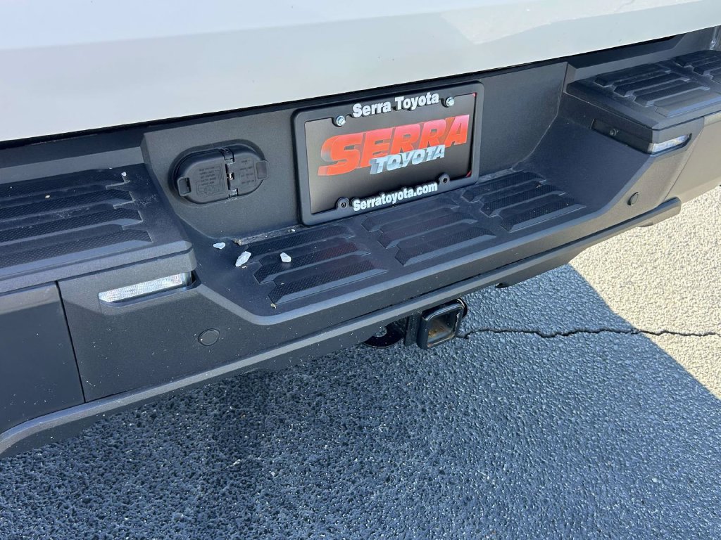 Used 2025 Toyota Tundra Limited AWD/4WD image 11
