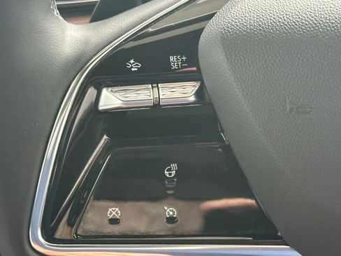 Used 2024 Cadillac Lyriq Luxury AWD/4WD image 30