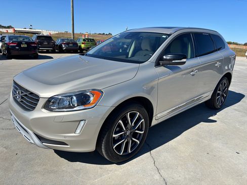 Used 2017 Volvo XC60 T6 Dynamic w/ Preferred Option Package image 8