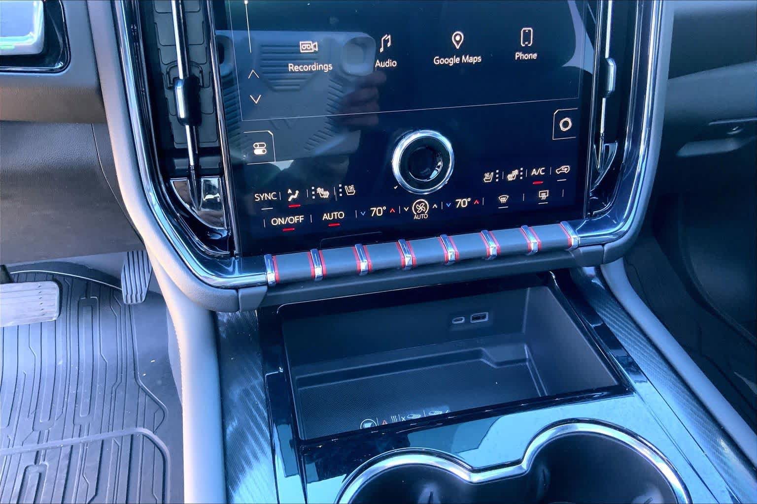Used 2025 GMC Yukon AT4 w/ AT4 Premium Plus Package AWD/4WD image 32