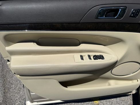 Used 2017 Lincoln MKT AWD image 14