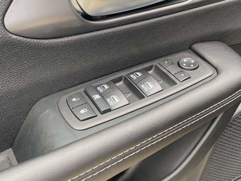 New 2026 Chrysler Pacifica Select AWD/4WD image 33