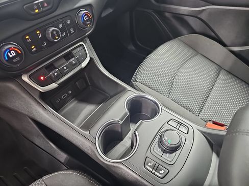 Used 2023 GMC Terrain SLE w/ Driver Convenience Package FWD image 30