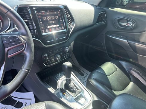 Used 2019 Jeep Cherokee Limited FWD image 27