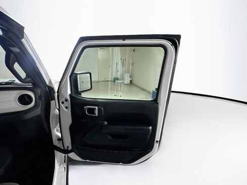 Used 2024 Jeep Wrangler Unlimited AWD/4WD image 30