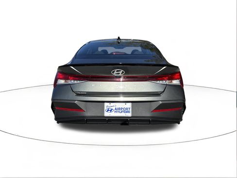 Certified 2025 Hyundai Elantra Sport image 4