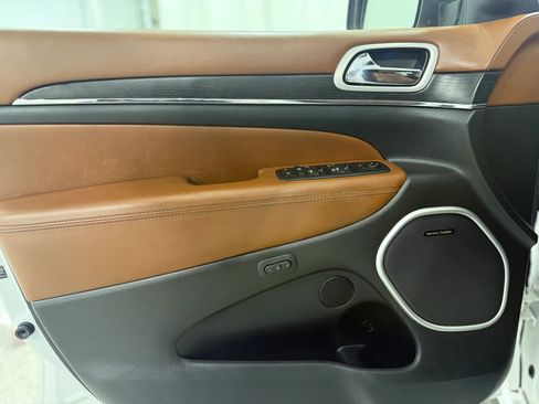 Used 2018 Jeep Grand Cherokee Summit w/ Platinum Series Group image 11