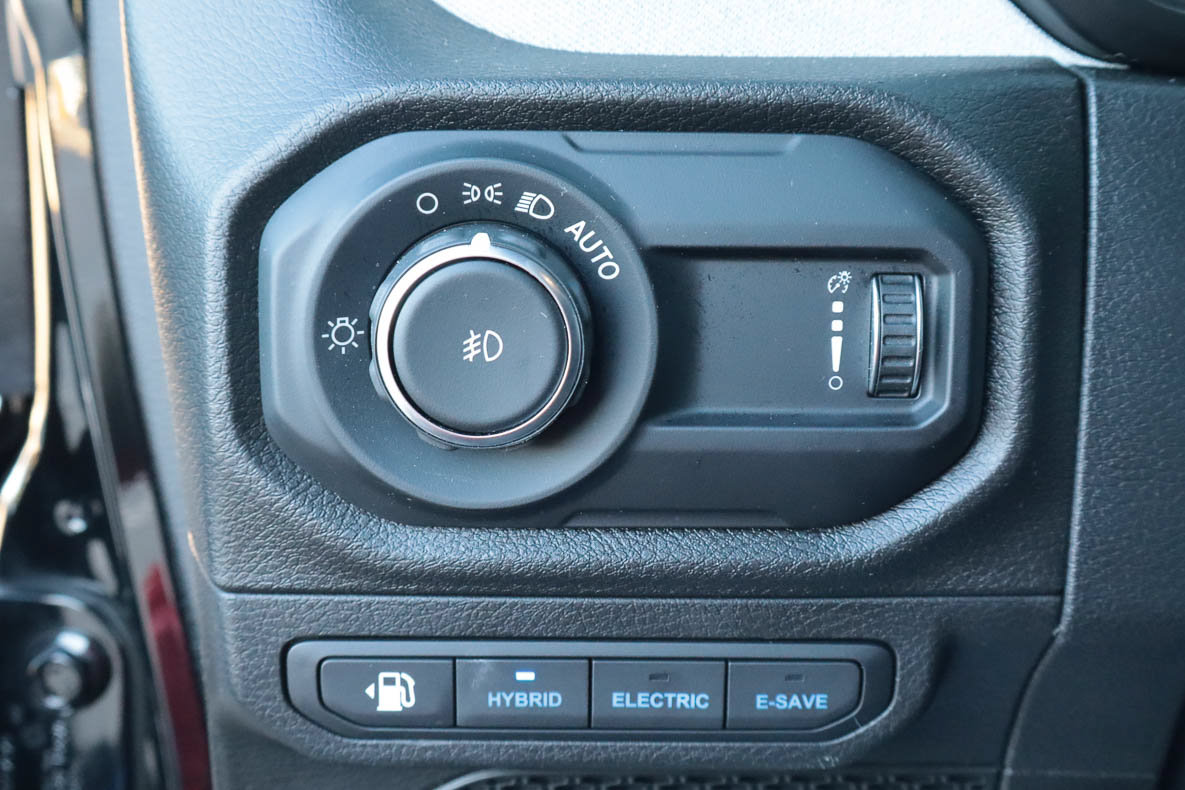 Used 2024 Jeep Wrangler Unlimited w/ LED Headlamp & Fog Lamp Group AWD/4WD image 18