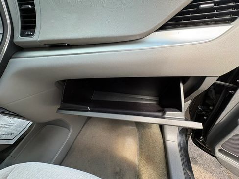 Used 2015 Toyota Sienna LE FWD image 17