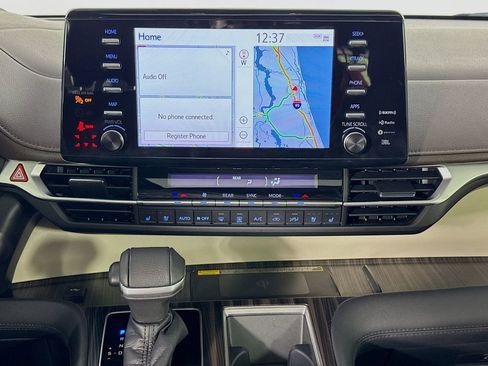 Used 2022 Toyota Sienna Platinum image 40