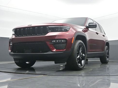 New 2025 Jeep Grand Cherokee Limited w/ Luxury Tech Group II image 46