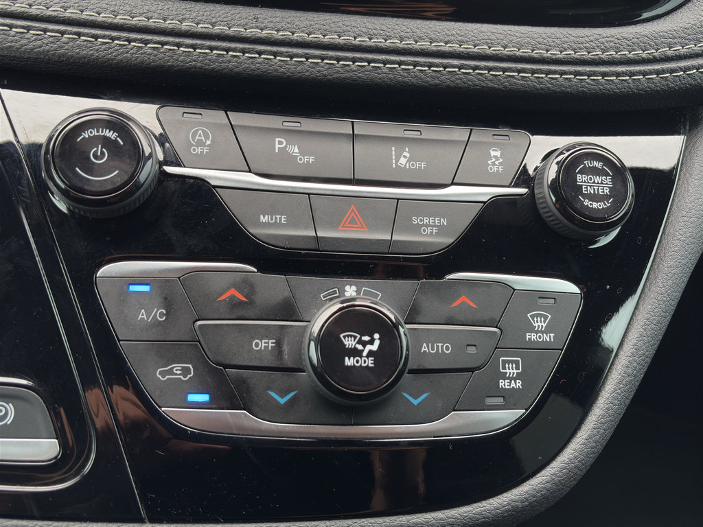 Used 2024 Chrysler Pacifica Touring FWD image 23