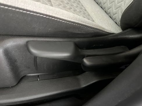 Used 2023 Chevrolet Equinox LS FWD image 19