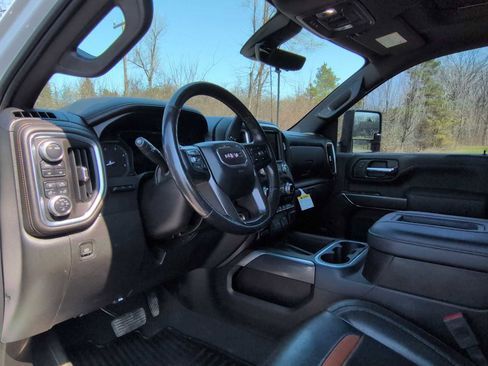 Used 2020 GMC Sierra 2500 AT4 w/ AT4 Premium Package AWD/4WD image 10