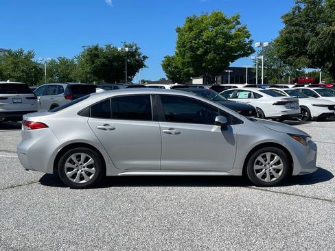 Used 2021 Toyota Corolla LE FWD image 4